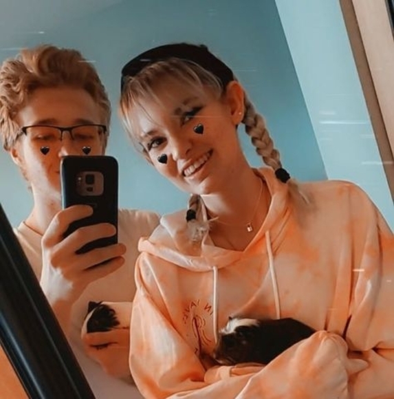 Meet your Posher, Michaela - Picture 1 of 1